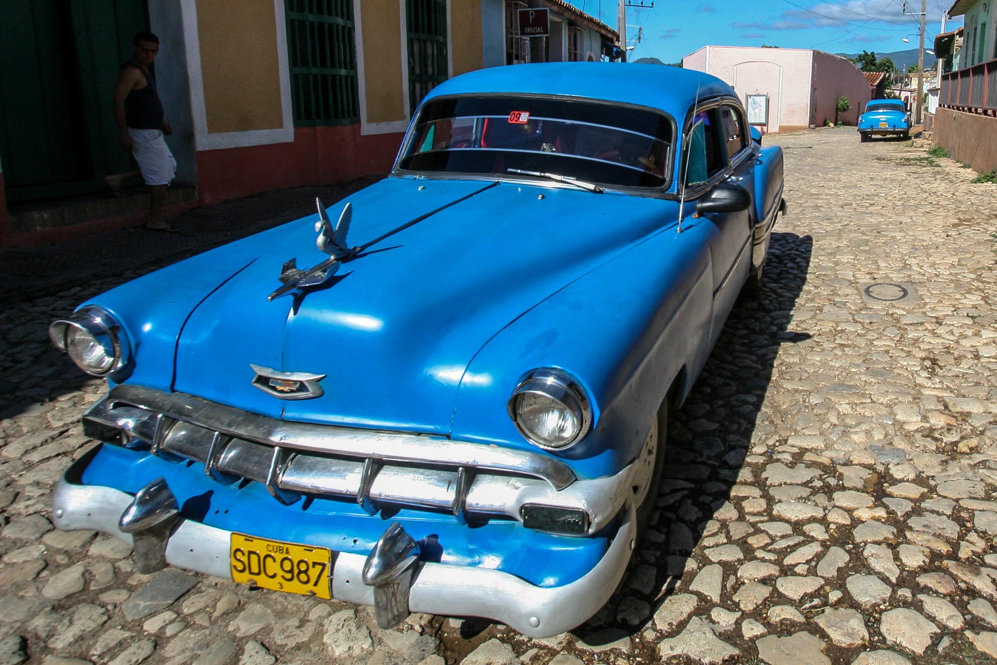 Ein alter Chevrolet in den Straßen von Trinidad.